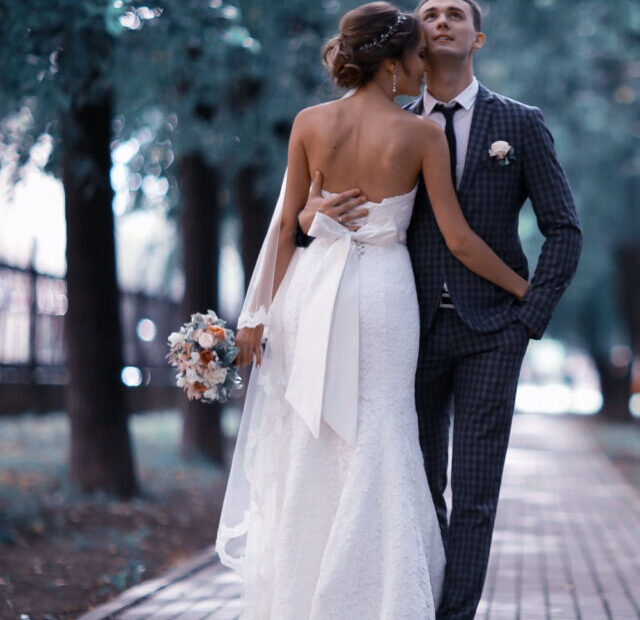 Wedding, the bride and groom on the wedding day photosession