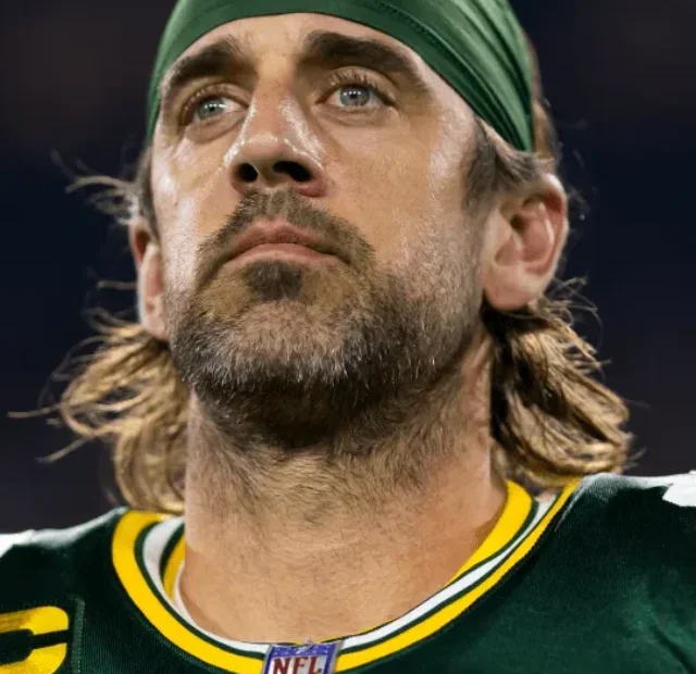 Aaron Rodgers signs three-year contract extension, earning $150.8M (5)