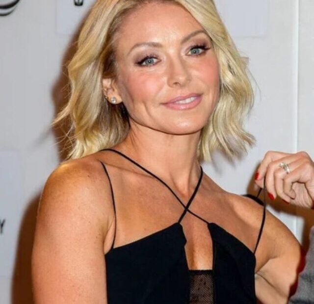 Kelly Ripa (1)