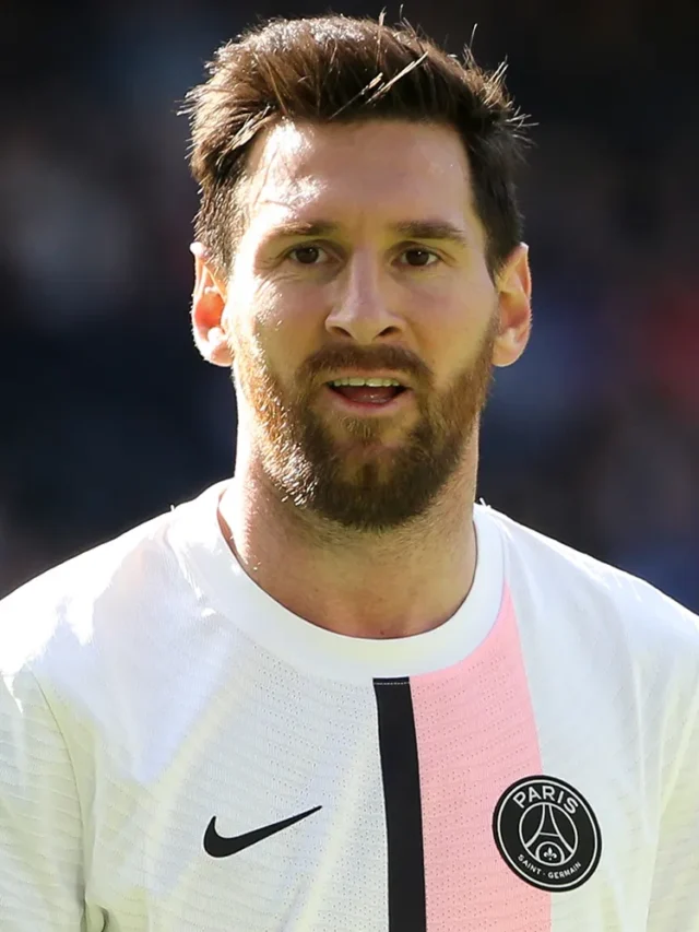 Lionel Messi embarrass Cristiano Ronaldo with transfer proposal.