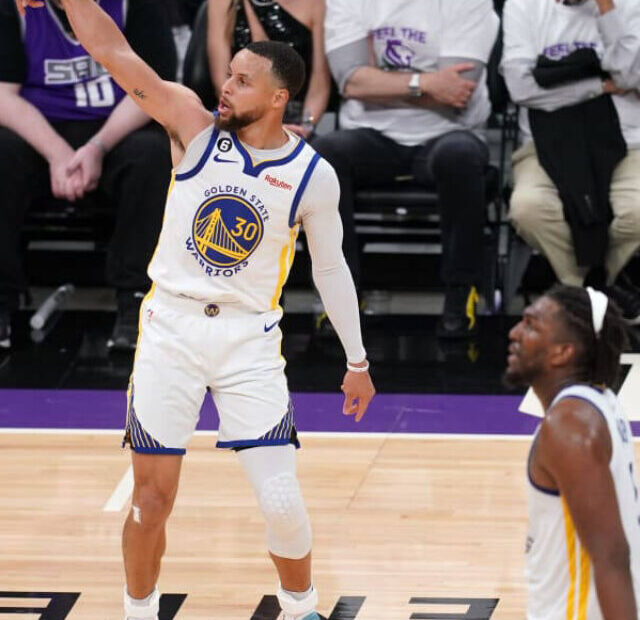 Steph Curry Creates NBA History Against the Kings in Game 2 (2)